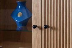 Detail Eichen-Vitrine Detail Eichen-Vitrine